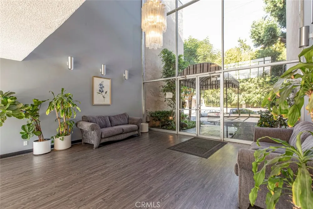 5411 Tyrone Avenue #203 Sherman Oaks, CA 91401