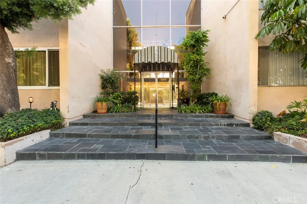 5411 Tyrone Avenue #203 Sherman Oaks, CA 91401