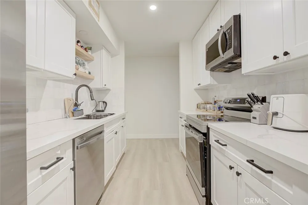 5411 Tyrone Avenue #203 Sherman Oaks, CA 91401