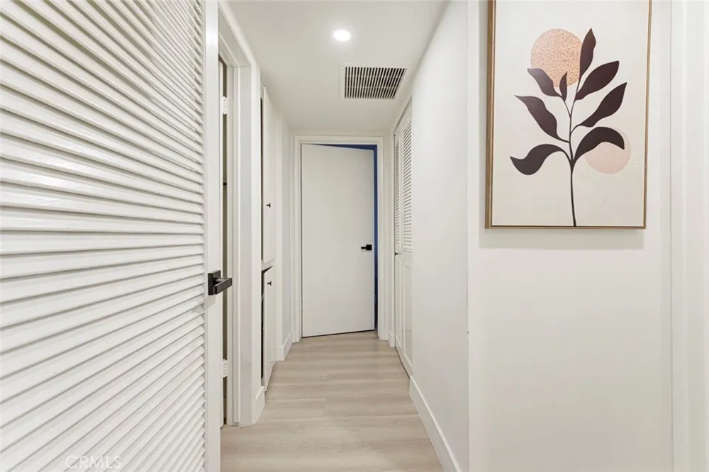 5411 Tyrone Avenue #203 Sherman Oaks, CA 91401