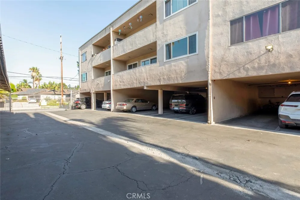 5411 Tyrone Avenue #203 Sherman Oaks, CA 91401
