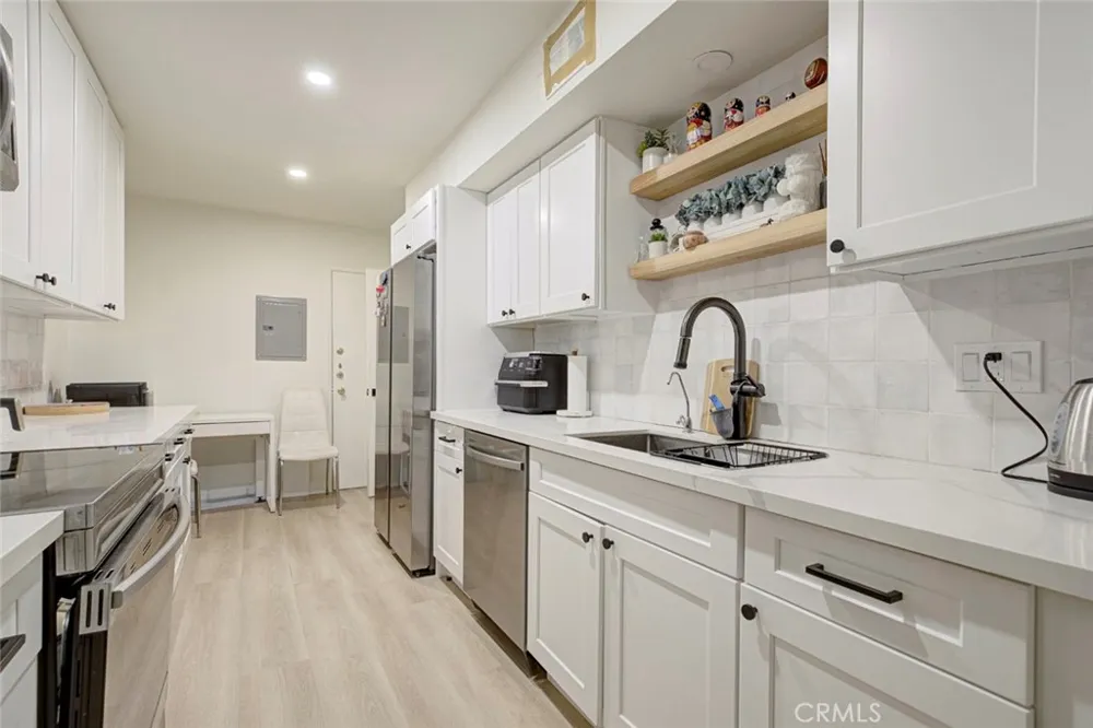 5411 Tyrone Avenue #203 Sherman Oaks, CA 91401