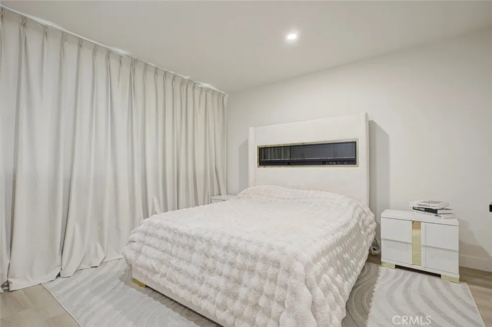 5411 Tyrone Avenue #203 Sherman Oaks, CA 91401