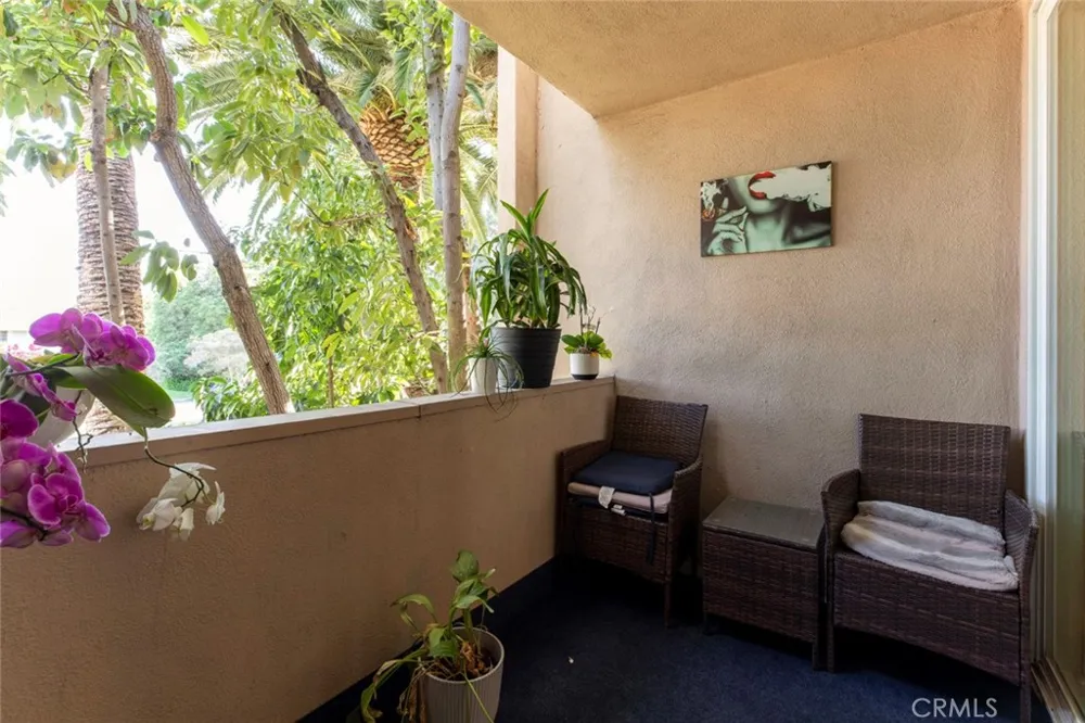5411 Tyrone Avenue #203 Sherman Oaks, CA 91401