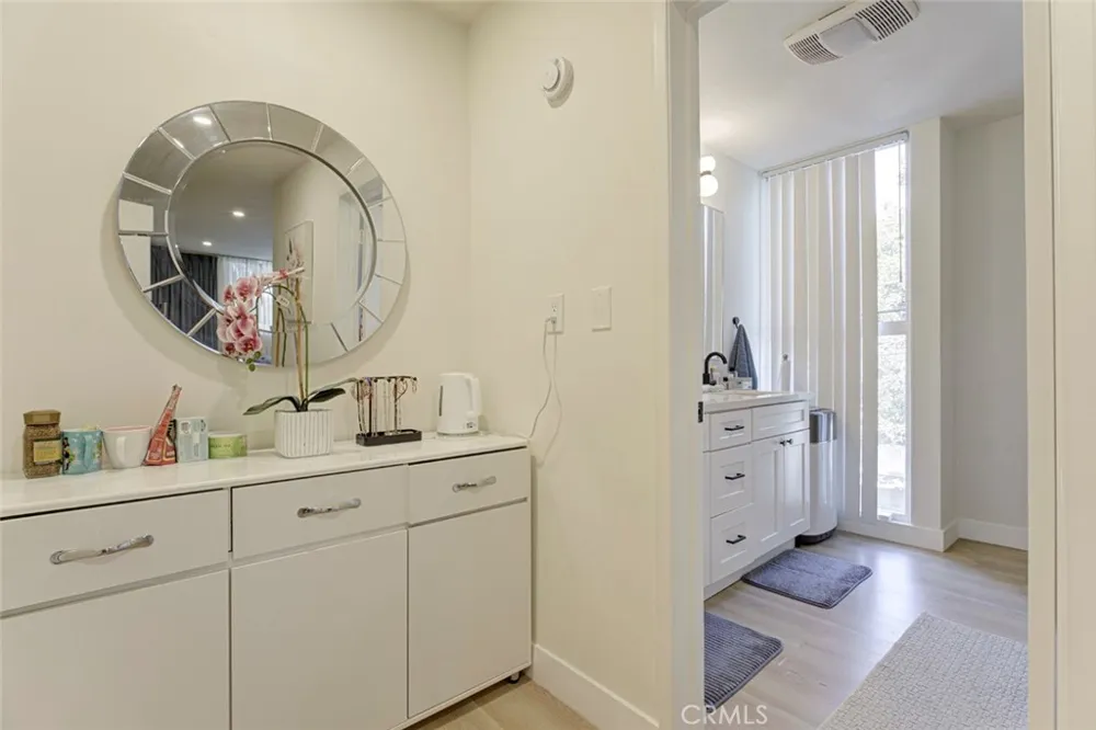 5411 Tyrone Avenue #203 Sherman Oaks, CA 91401