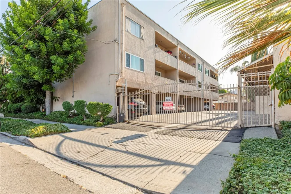 5411 Tyrone Avenue #203 Sherman Oaks, CA 91401
