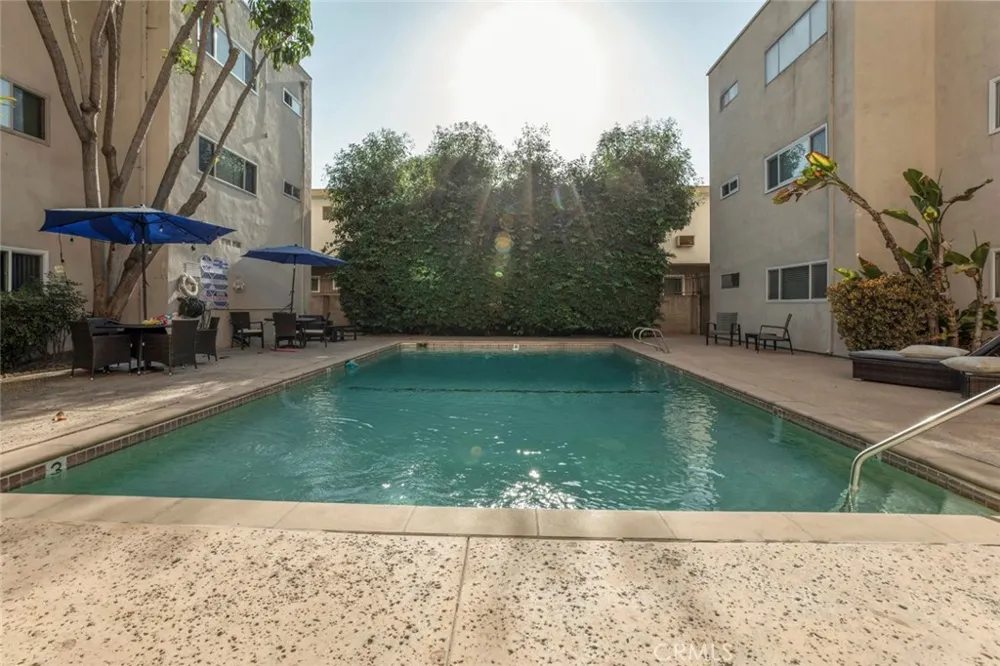 5411 Tyrone Avenue #203 Sherman Oaks, CA 91401
