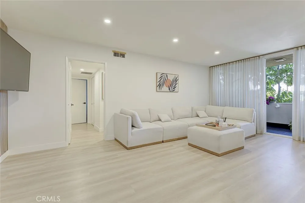 5411 Tyrone Avenue #203 Sherman Oaks, CA 91401