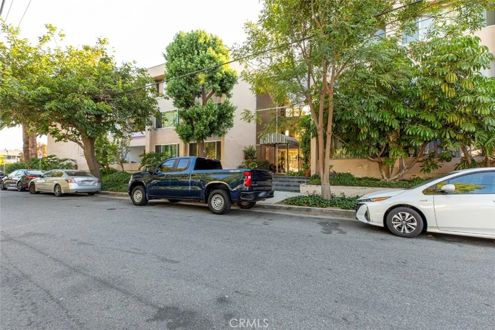 5411 Tyrone Avenue #203 Sherman Oaks, CA 91401