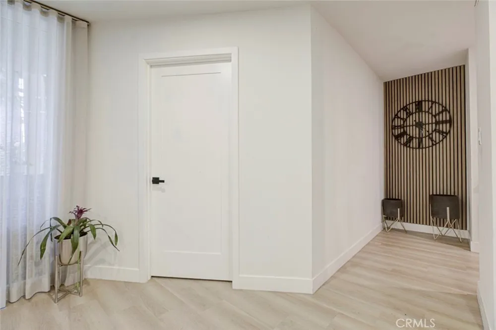 5411 Tyrone Avenue #203 Sherman Oaks, CA 91401