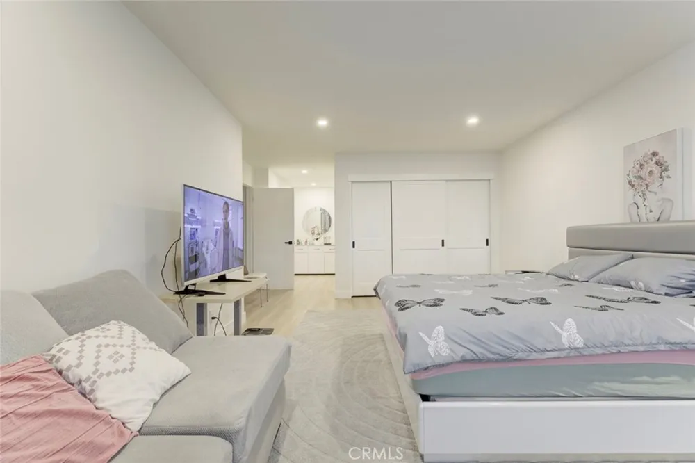 5411 Tyrone Avenue #203 Sherman Oaks, CA 91401