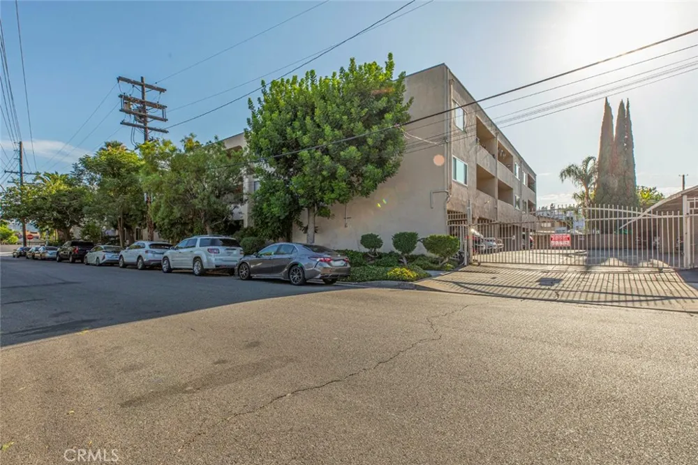 5411 Tyrone Avenue #203 Sherman Oaks, CA 91401