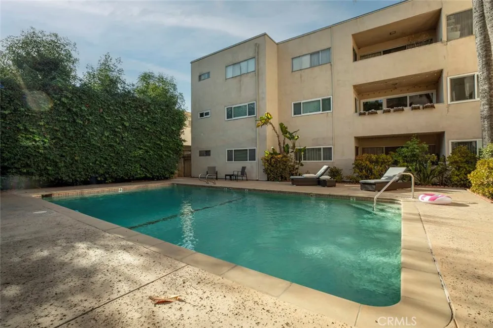5411 Tyrone Avenue #203 Sherman Oaks, CA 91401