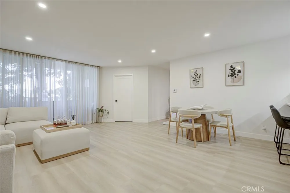 5411 Tyrone Avenue #203 Sherman Oaks, CA 91401