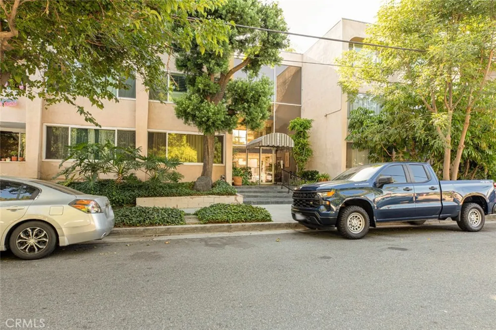 5411 Tyrone Avenue #203 Sherman Oaks, CA 91401