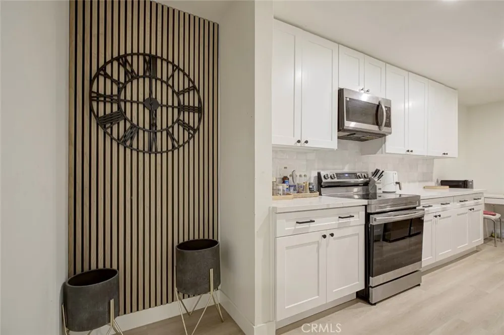 5411 Tyrone Avenue #203 Sherman Oaks, CA 91401