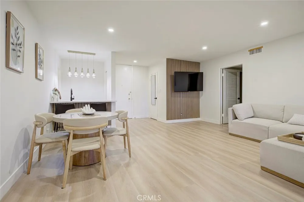 5411 Tyrone Avenue #203 Sherman Oaks, CA 91401