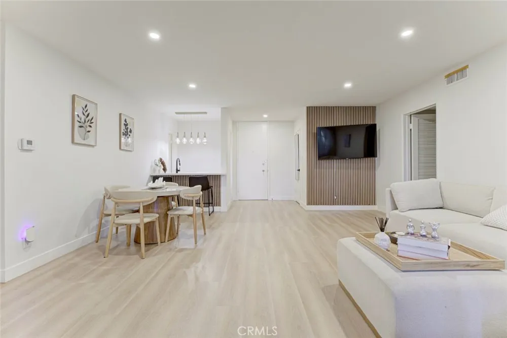 5411 Tyrone Avenue #203 Sherman Oaks, CA 91401