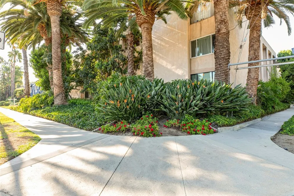 5411 Tyrone Avenue #203 Sherman Oaks, CA 91401