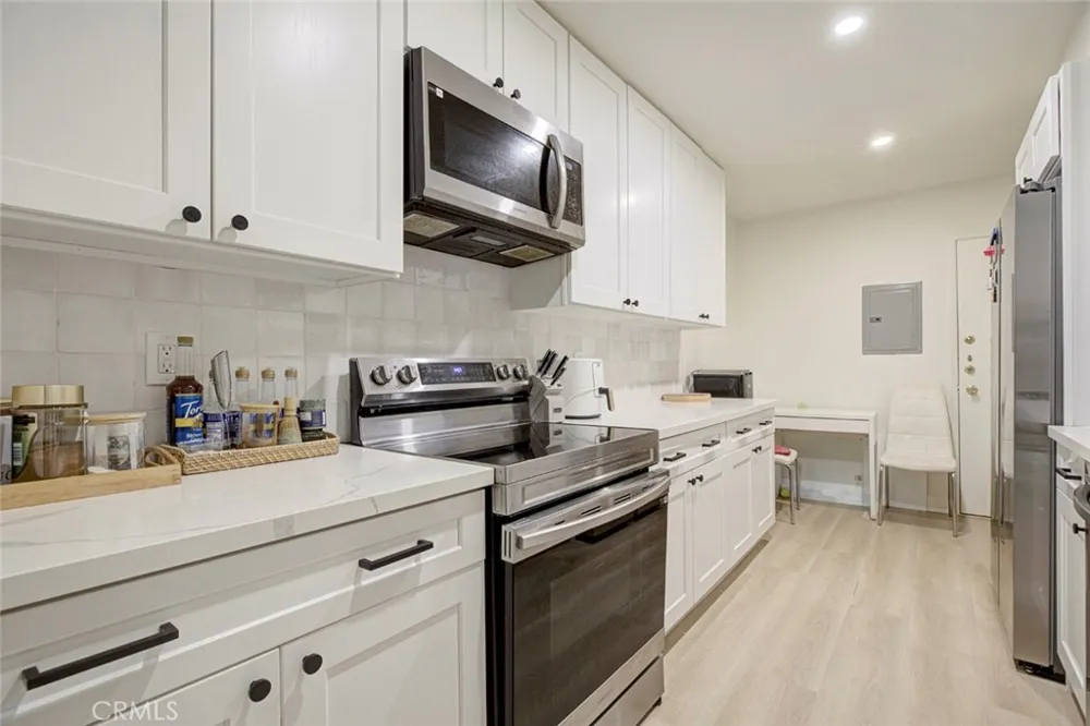 5411 Tyrone Avenue #203 Sherman Oaks, CA 91401