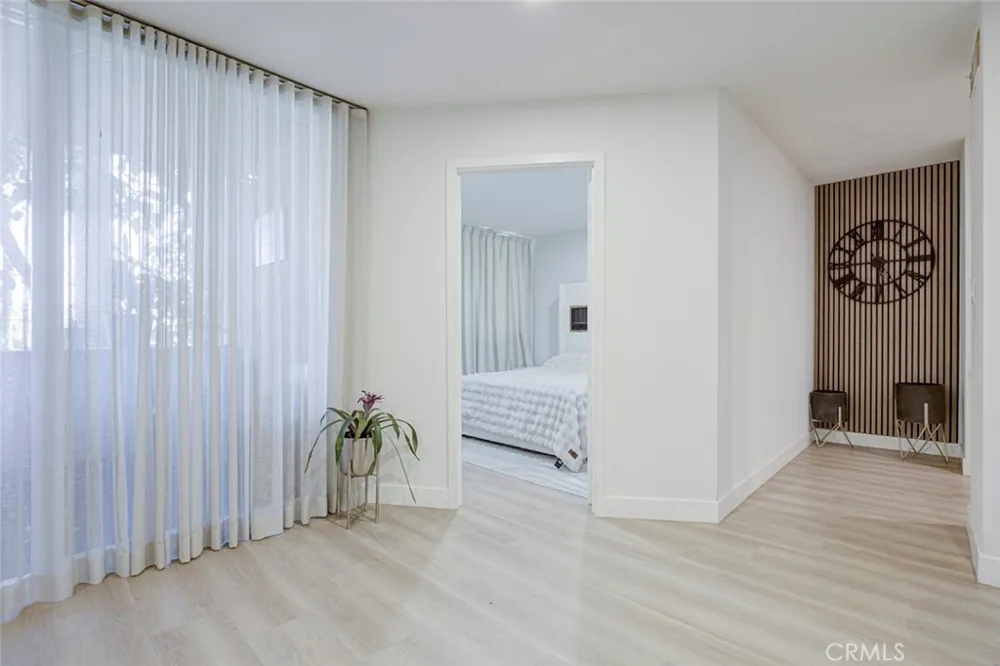 5411 Tyrone Avenue #203 Sherman Oaks, CA 91401
