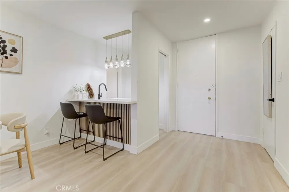 5411 Tyrone Avenue #203 Sherman Oaks, CA 91401