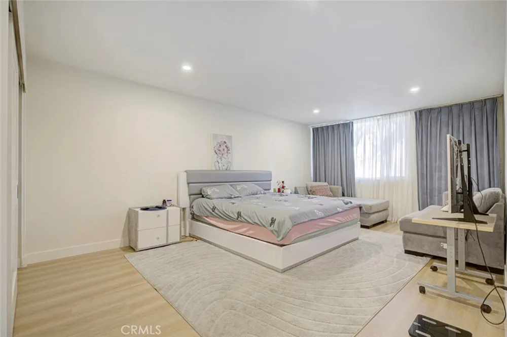 5411 Tyrone Avenue #203 Sherman Oaks, CA 91401