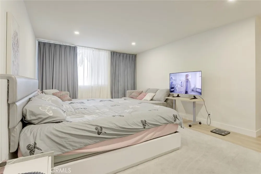 5411 Tyrone Avenue #203 Sherman Oaks, CA 91401