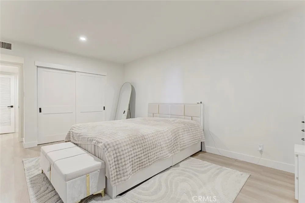5411 Tyrone Avenue #203 Sherman Oaks, CA 91401