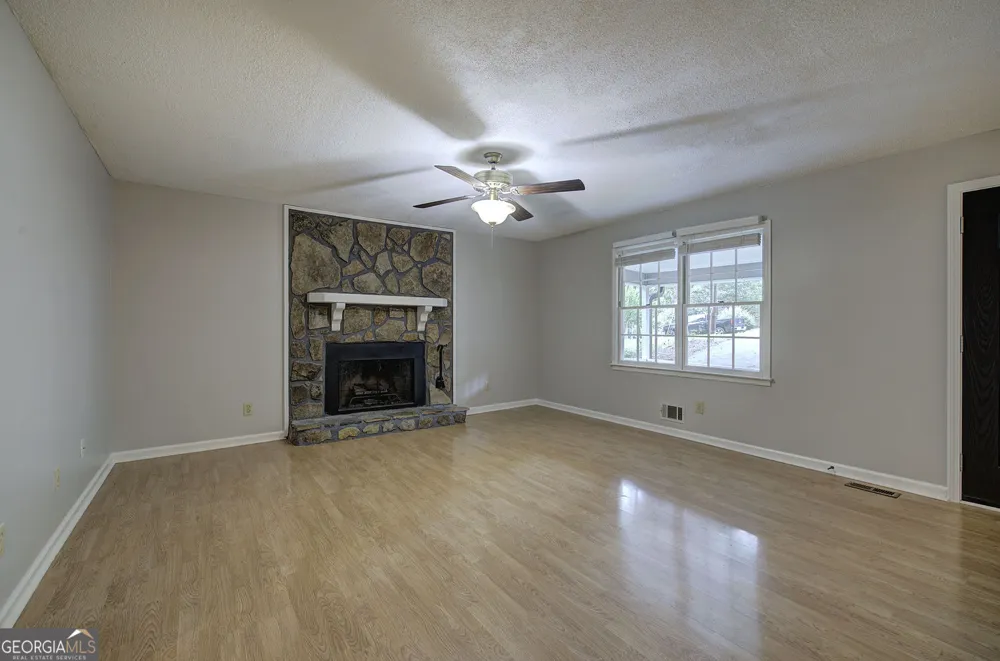 530 Cove RD Canton, GA 30114