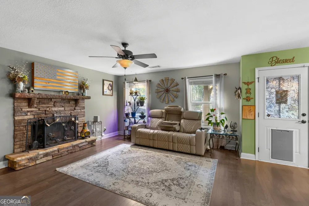 541 Greenridge LN Loganville, GA 30052