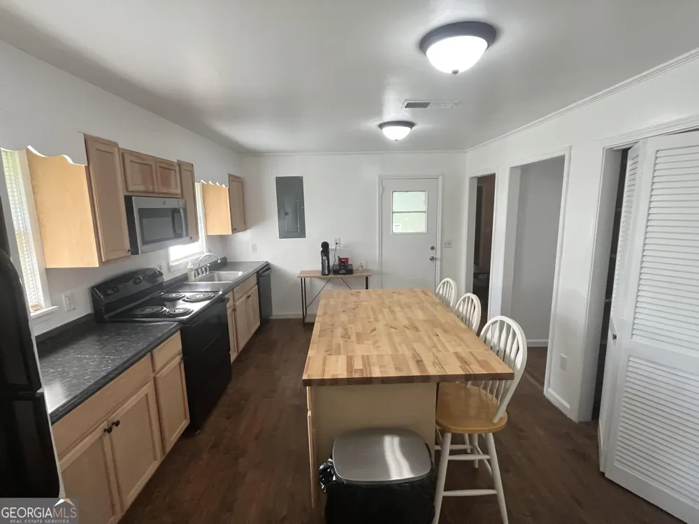 156 Lakeshore DR Braselton, GA 30517