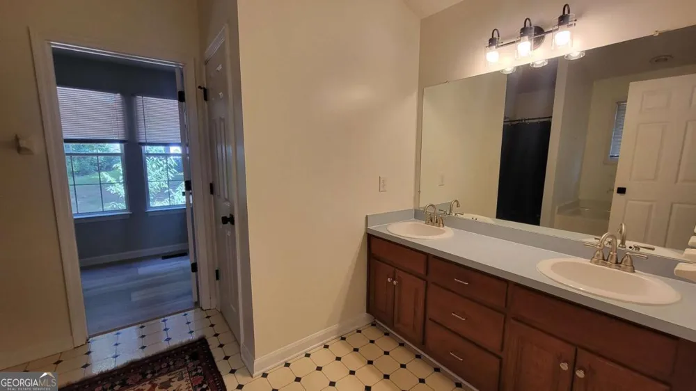 5131 Deer Path Ln Gainesville, GA 30507