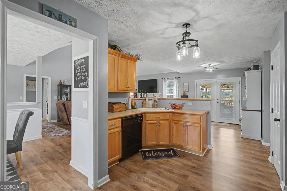 36 Valley Edge DR Rockmart, GA 30153