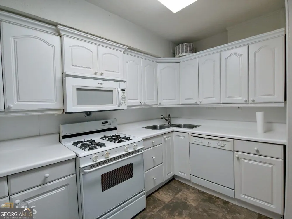 76 Laurel Forest CIR NE Atlanta, GA 30342