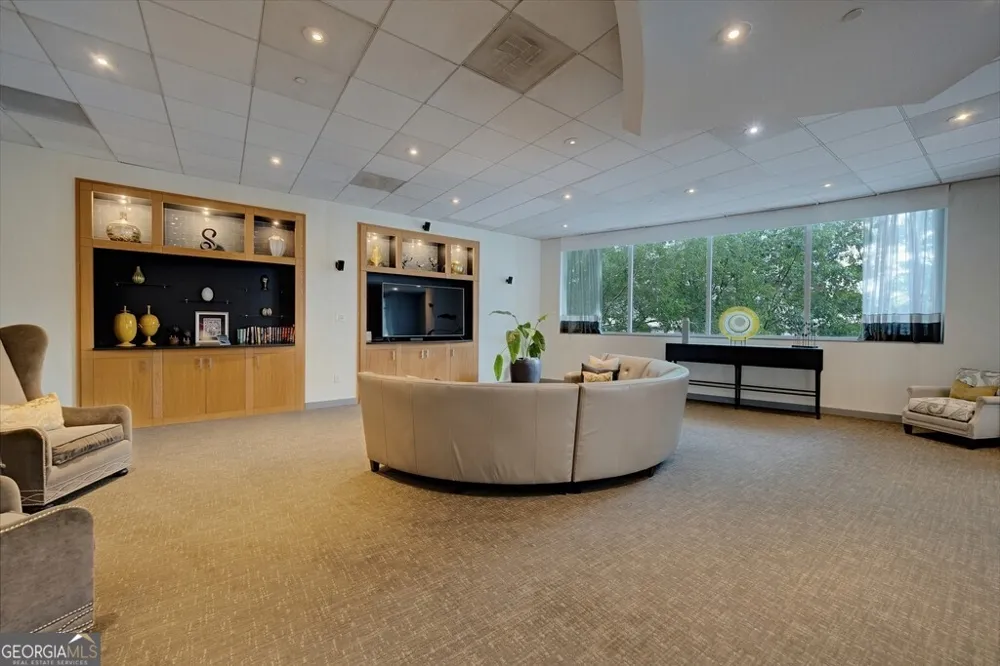 3338 Peachtree RD NE Atlanta, GA 30326