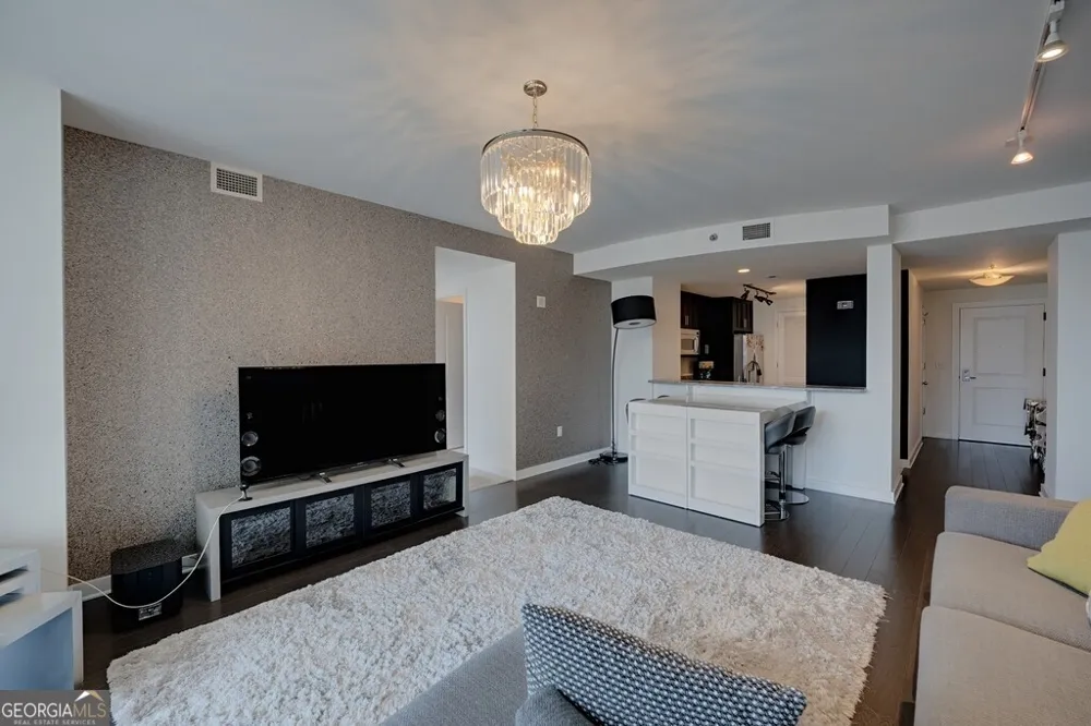3338 Peachtree RD NE Atlanta, GA 30326