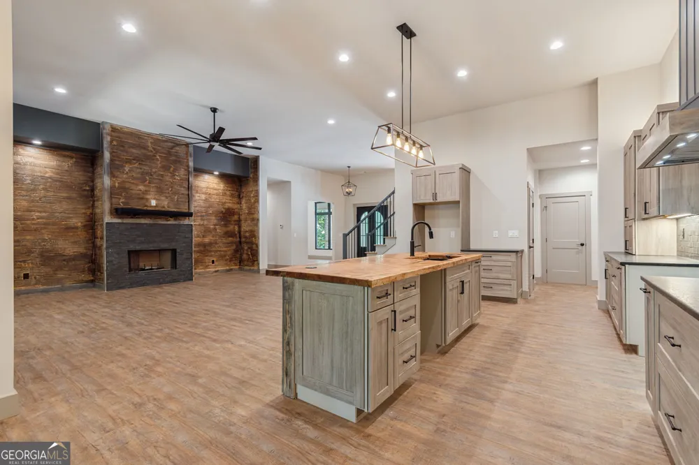 55 Melody LN Dawsonville, GA 30534