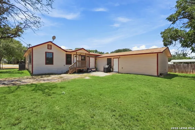 821 S E Colorado St Pearsall, TX 78061