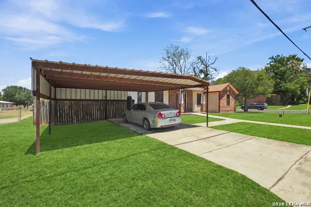 821 S E Colorado St Pearsall, TX 78061