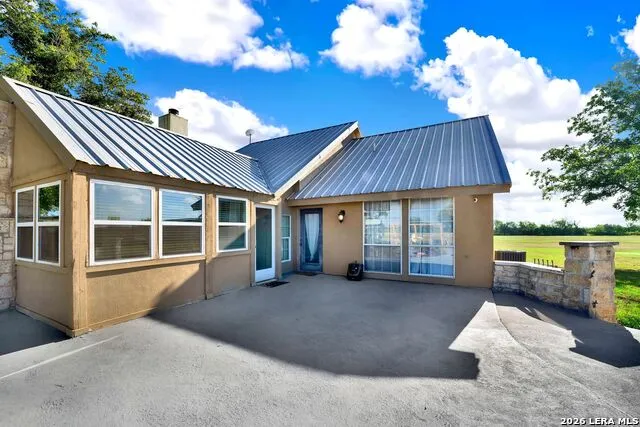 1466 County Road 456 Hondo, TX 78861