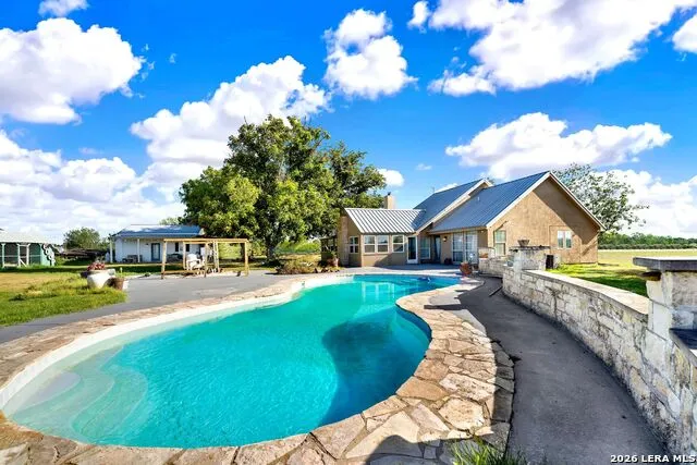 1466 County Road 456 Hondo, TX 78861