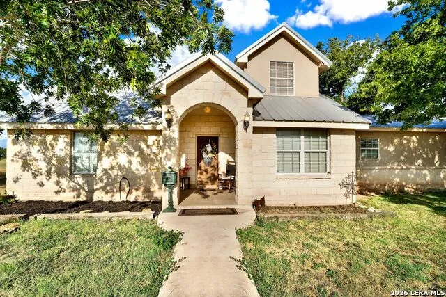 1466 County Road 456 Hondo, TX 78861