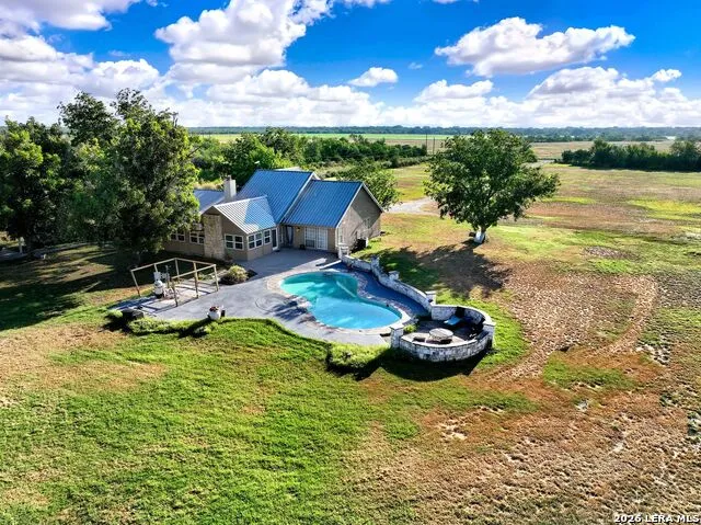 1466 County Road 456 Hondo, TX 78861