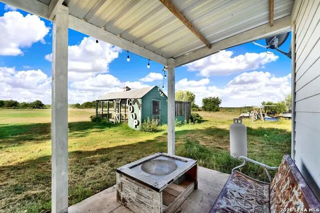 1466 County Road 456 Hondo, TX 78861