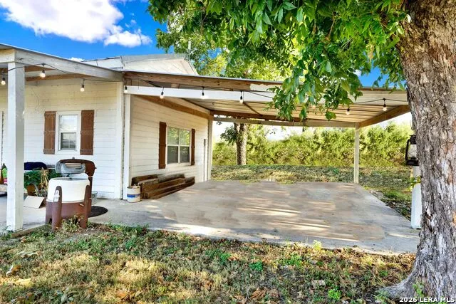 1466 County Road 456 Hondo, TX 78861