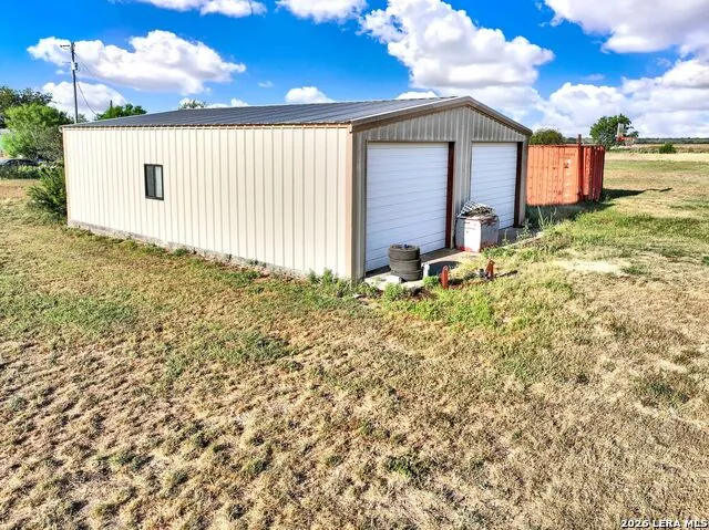 1466 County Road 456 Hondo, TX 78861