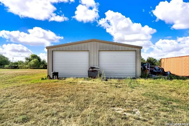 1466 County Road 456 Hondo, TX 78861