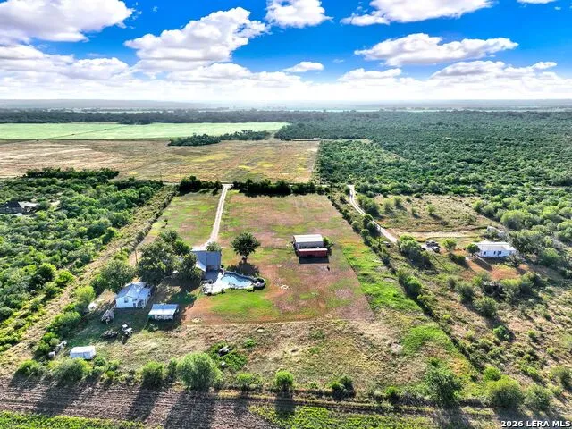 1466 County Road 456 Hondo, TX 78861