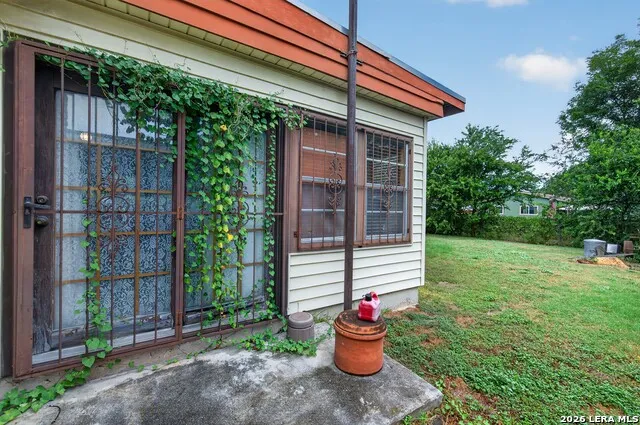 5022 FRANK BORMAN DR Kirby, TX 78219
